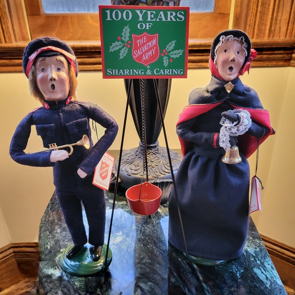Byers Choice Salvation Army Carolers Set
